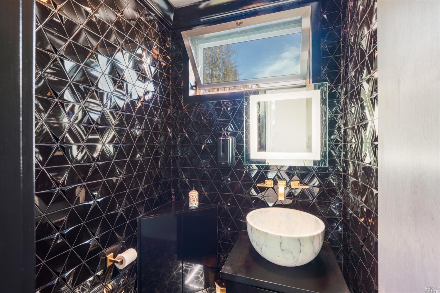 Detail Gallery Image 10 of 34 For 9 Bournemouth Rd, Saint Helena,  CA 94574 - 4 Beds | 5/2 Baths