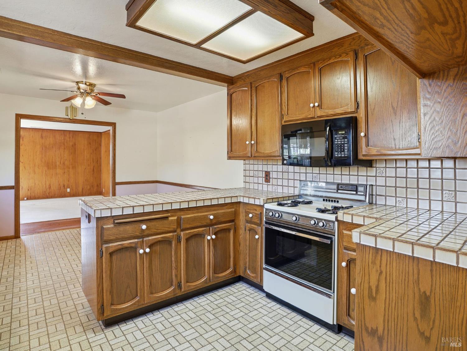 Detail Gallery Image 16 of 57 For 645 Speers Rd, Santa Rosa,  CA 95409 - 3 Beds | 2/1 Baths