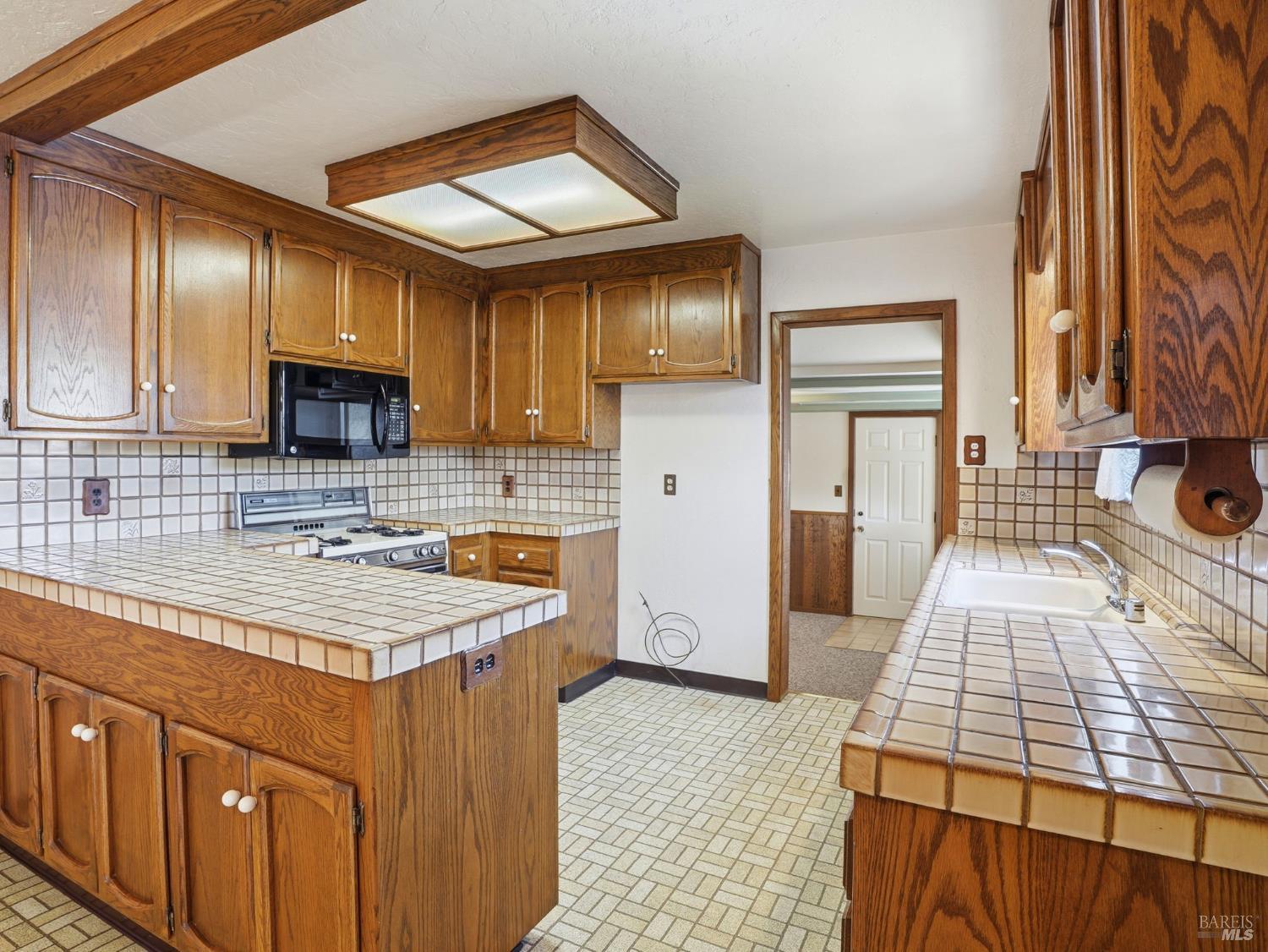 Detail Gallery Image 14 of 57 For 645 Speers Rd, Santa Rosa,  CA 95409 - 3 Beds | 2/1 Baths