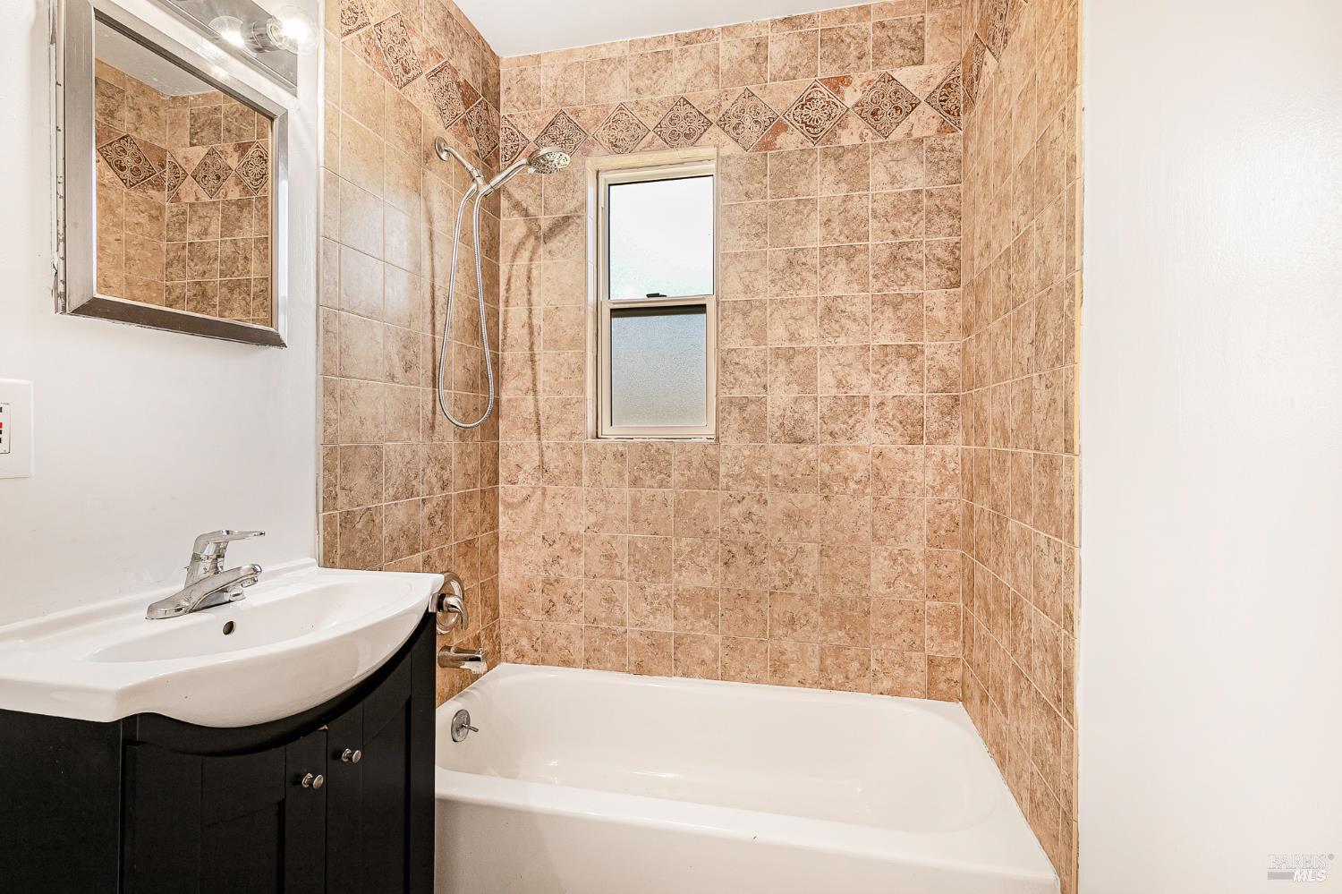 Detail Gallery Image 8 of 22 For 182 Torzelli Ln, Santa Rosa,  CA 95407 - – Beds | – Baths