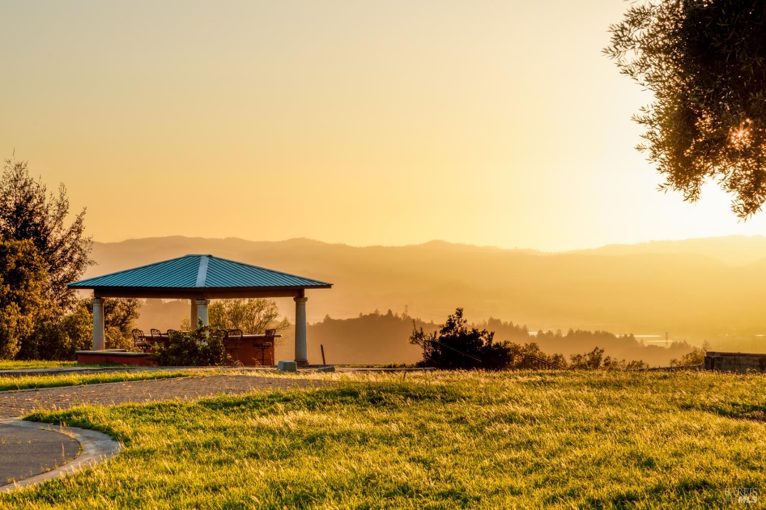 Detail Gallery Image 2 of 49 For 1980 Redwood Hill Ct, Santa Rosa,  CA 95404 - – Beds | – Baths