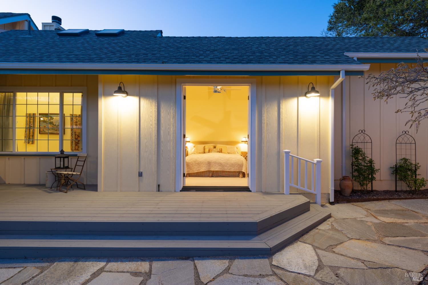 Detail Gallery Image 14 of 47 For 1245 Castle Rd, Sonoma,  CA 95476 - 2 Beds | 4/1 Baths