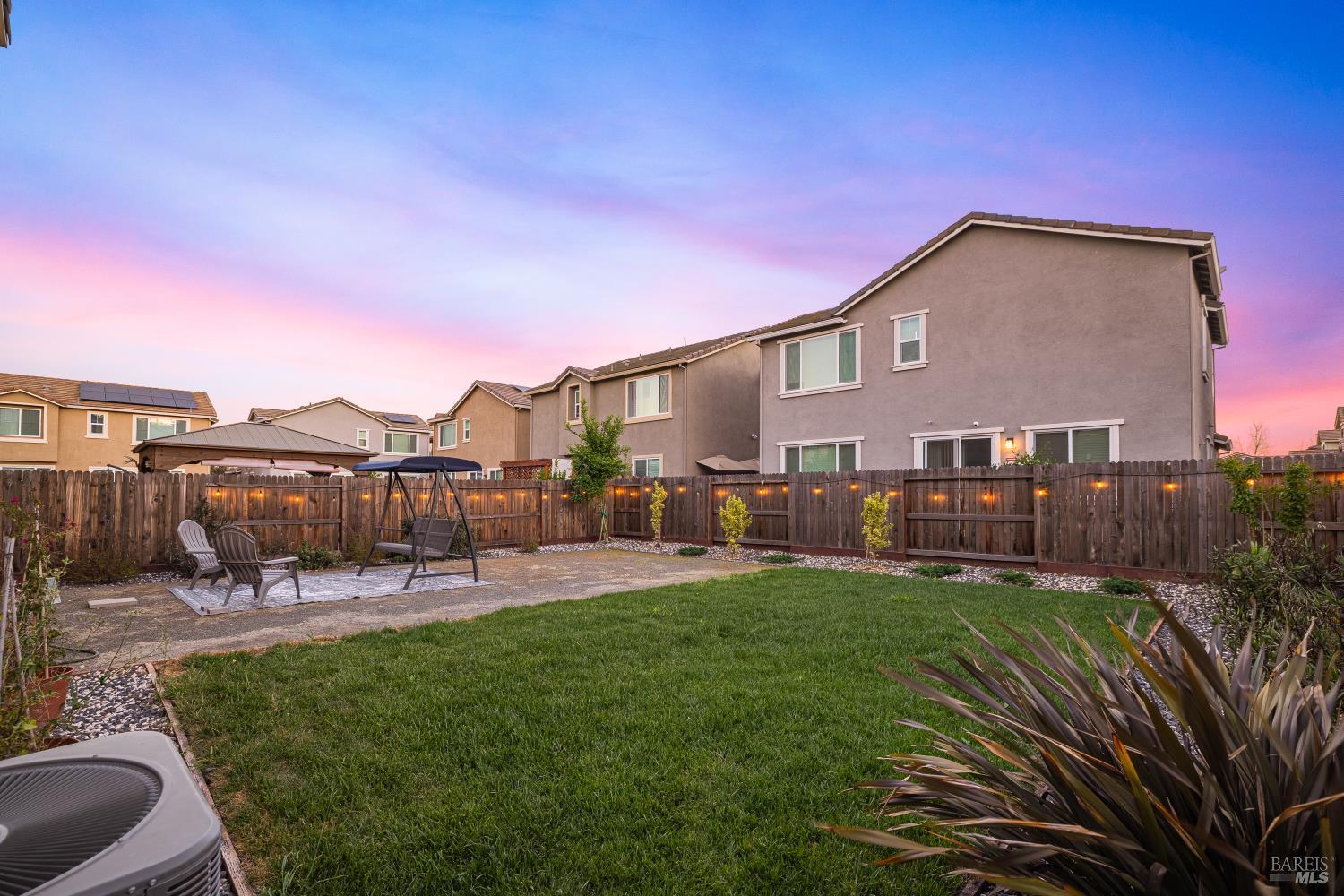 Detail Gallery Image 4 of 48 For 938 Fruit Stand Cir, Vacaville,  CA 95688 - 4 Beds | 4 Baths