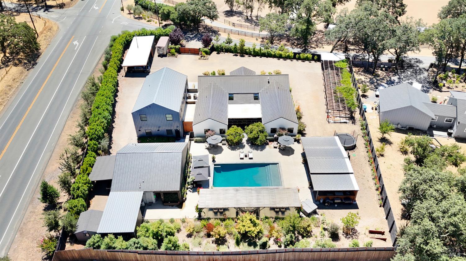 Detail Gallery Image 4 of 64 For 85 W Trinity Rd, Glen Ellen,  CA 95442 - 4 Beds | 5/2 Baths