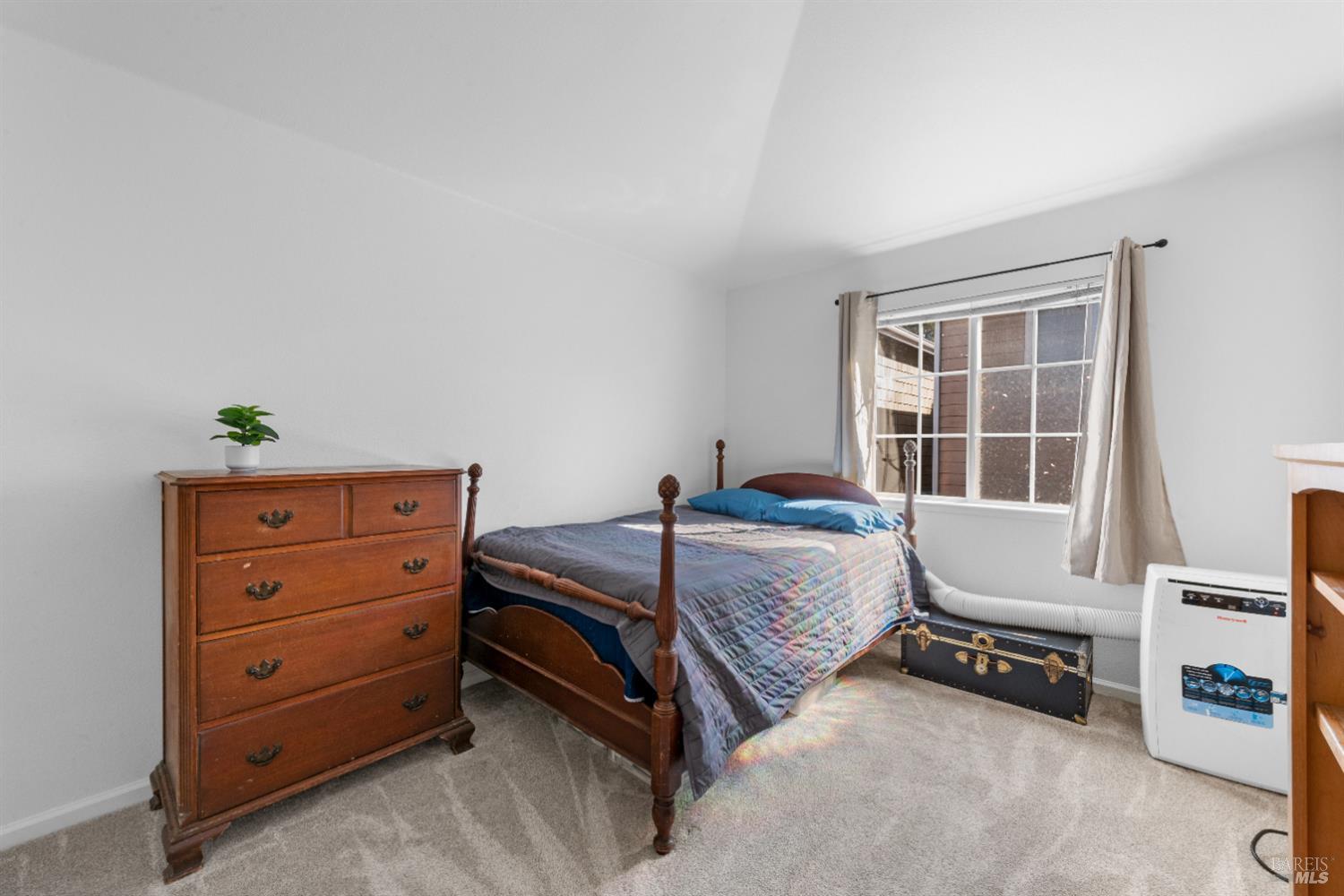 Detail Gallery Image 18 of 24 For 1028 Addison Cir, Petaluma,  CA 94952 - 3 Beds | 2/1 Baths