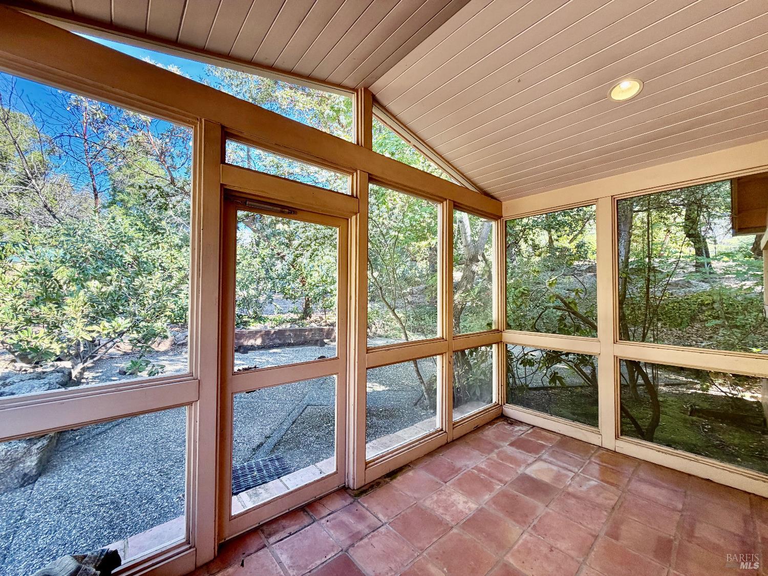 Detail Gallery Image 11 of 50 For 321 Dutch Henry Canyon Rd, Calistoga,  CA 94515 - 3 Beds | 3 Baths