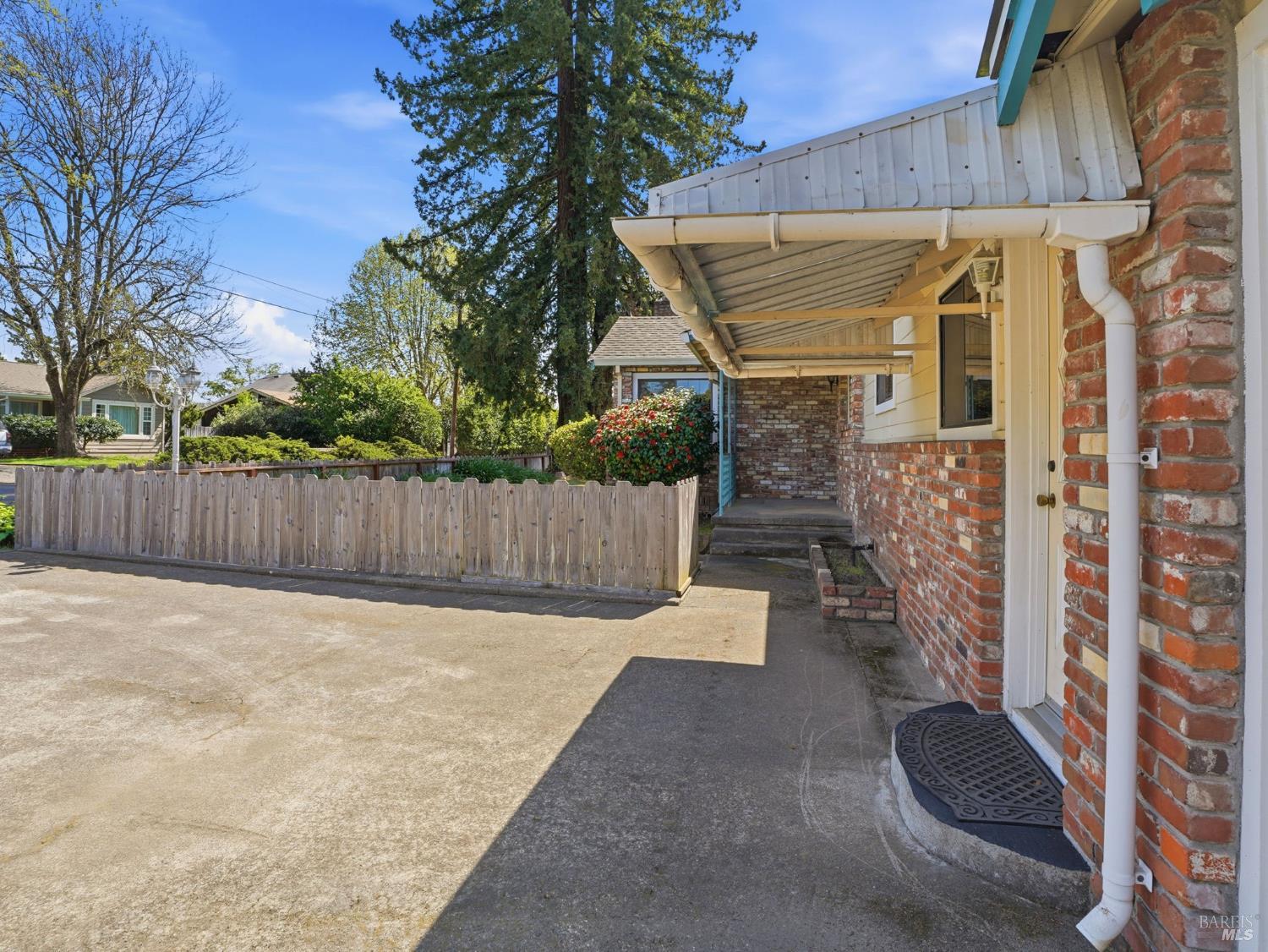 Detail Gallery Image 9 of 57 For 645 Speers Rd, Santa Rosa,  CA 95409 - 3 Beds | 2/1 Baths