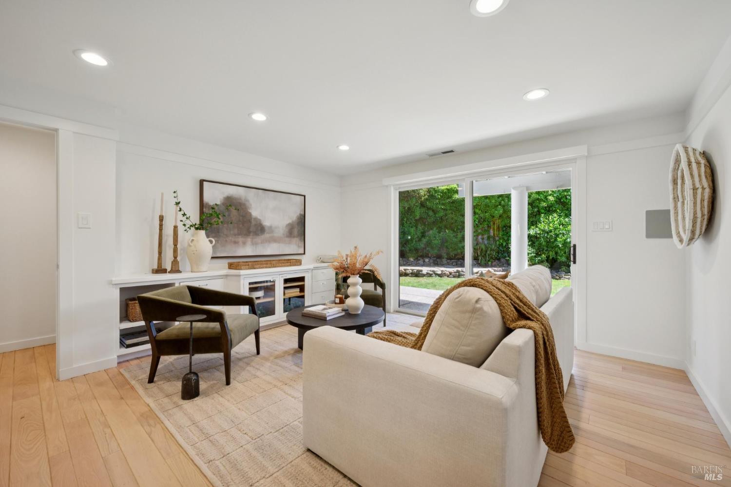 Detail Gallery Image 29 of 42 For 55 Upper North Ter, Tiburon,  CA 94920 - 4 Beds | 3 Baths