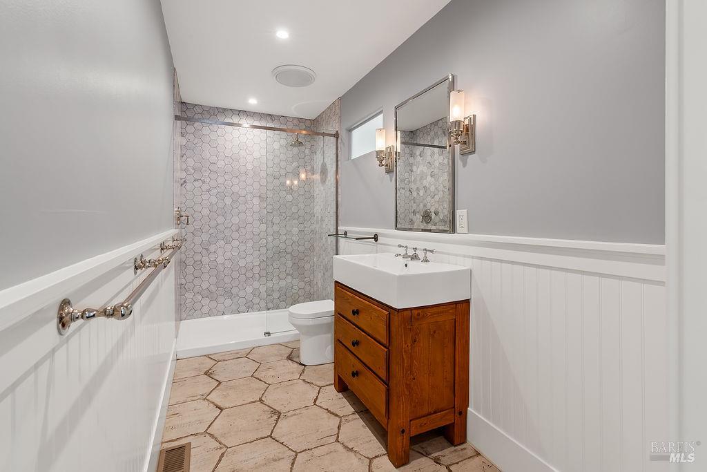 Detail Gallery Image 37 of 58 For 549 Catherine Ct, Santa Rosa,  CA 95409 - 3 Beds | 2/1 Baths