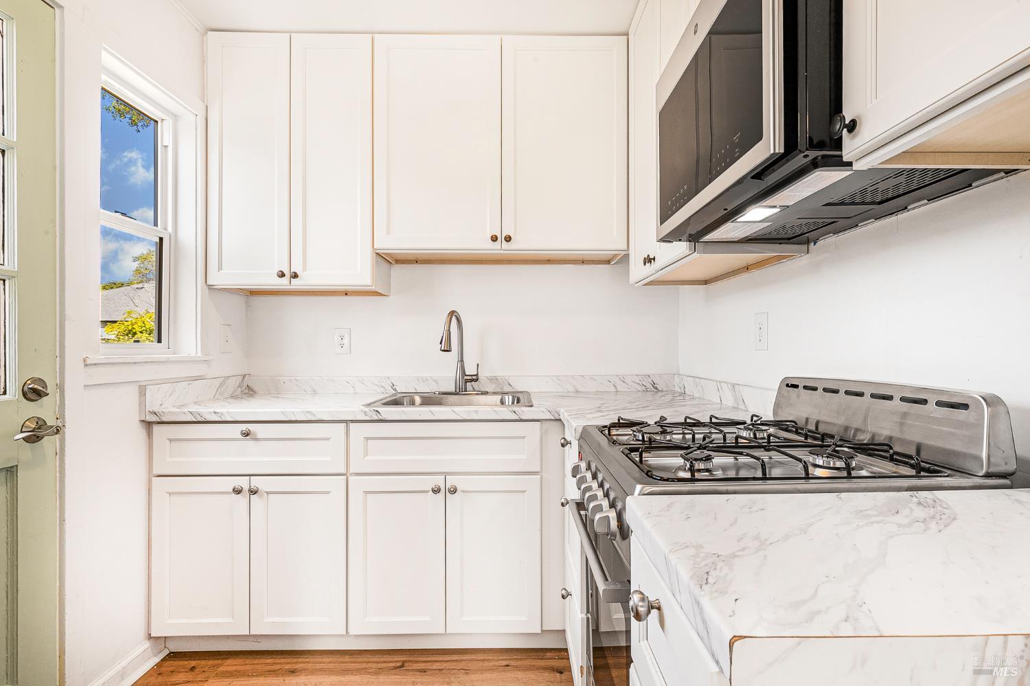 Detail Gallery Image 5 of 22 For 182 Torzelli Ln, Santa Rosa,  CA 95407 - – Beds | – Baths