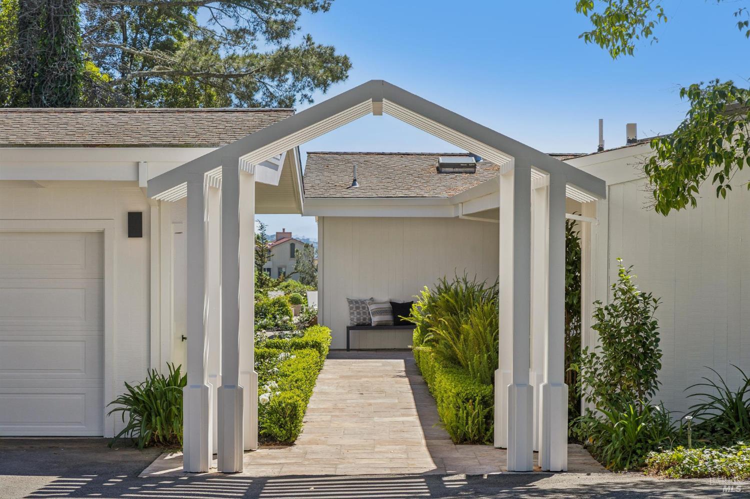 Detail Gallery Image 3 of 54 For 17 Tanfield Rd, Tiburon,  CA 94920 - 5 Beds | 5 Baths