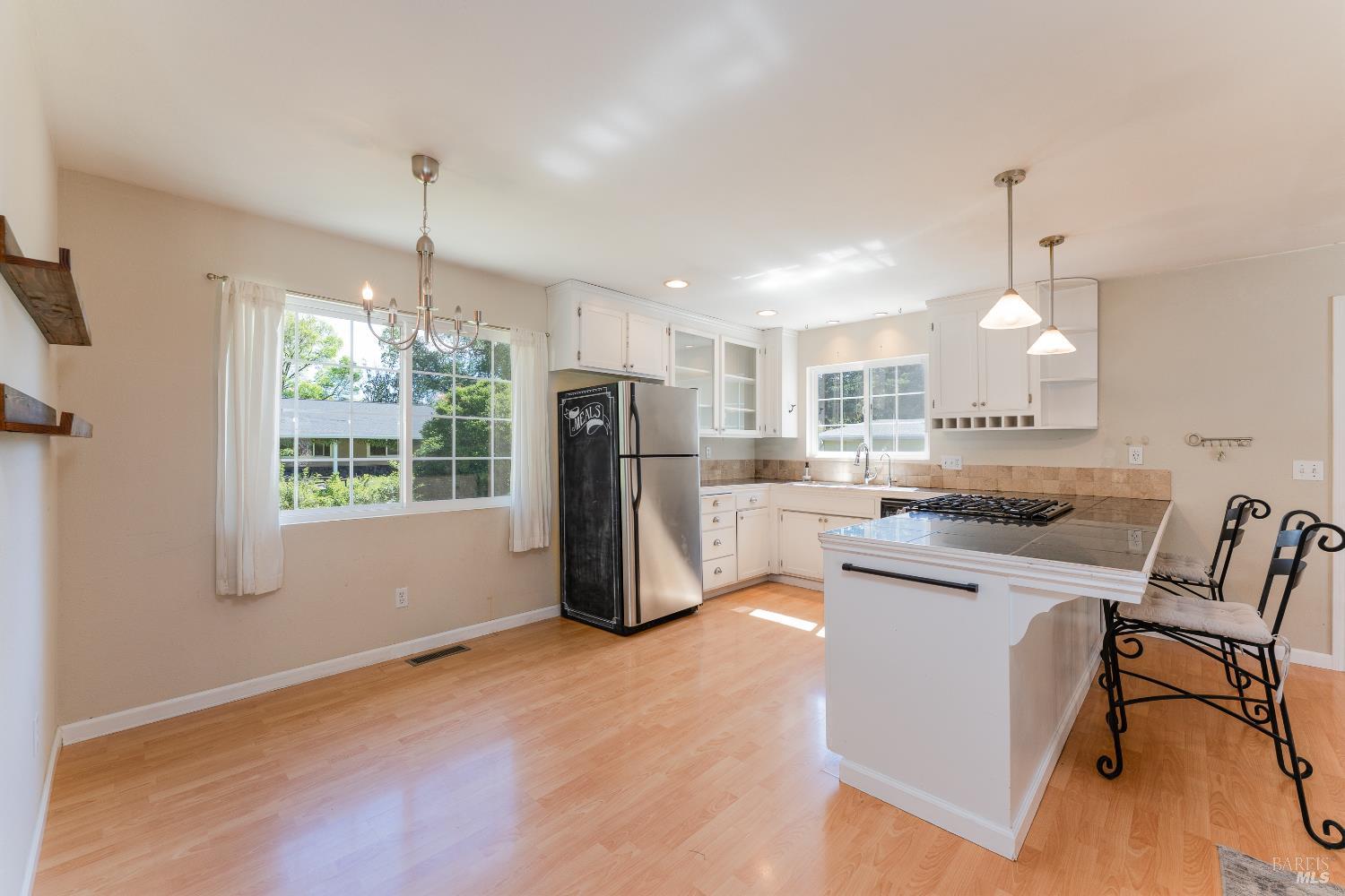 Detail Gallery Image 11 of 28 For 80 Whitmore Ln, Ukiah,  CA 95482 - 3 Beds | 2 Baths