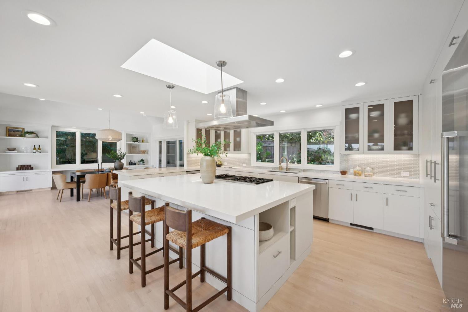 Detail Gallery Image 8 of 42 For 55 Upper North Ter, Tiburon,  CA 94920 - 4 Beds | 3 Baths