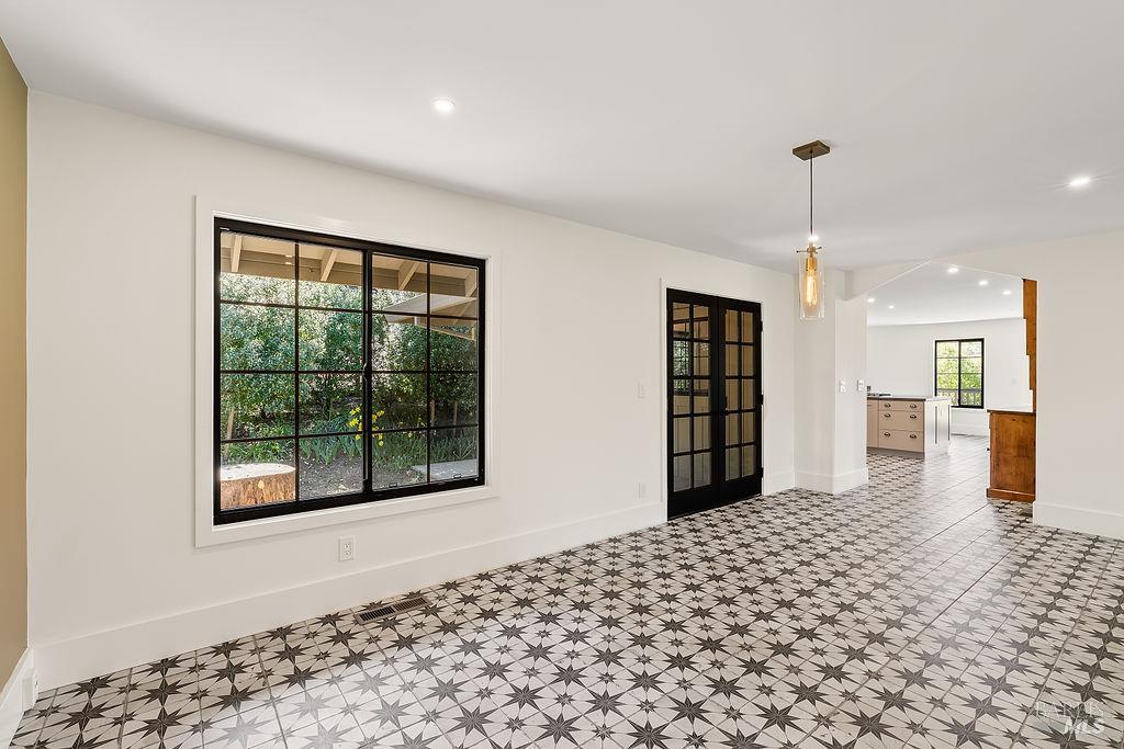 Detail Gallery Image 11 of 58 For 549 Catherine Ct, Santa Rosa,  CA 95409 - 3 Beds | 2/1 Baths