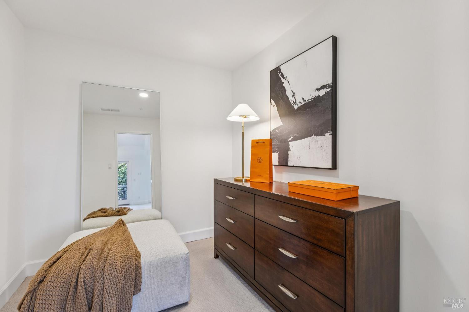 Detail Gallery Image 22 of 54 For 17 Tanfield Rd, Tiburon,  CA 94920 - 5 Beds | 5 Baths