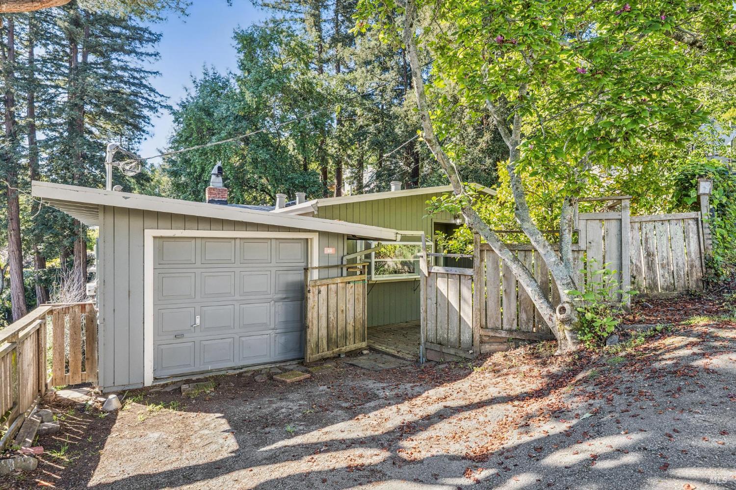 Detail Gallery Image 2 of 50 For 141 Edison Ave, Corte Madera,  CA 94925 - 2 Beds | 1/1 Baths