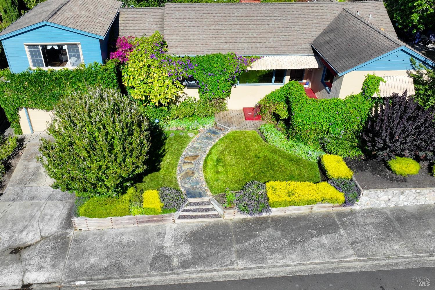 Detail Gallery Image 4 of 31 For 4 Ramona Ave, Napa,  CA 94559 - 3 Beds | 2 Baths