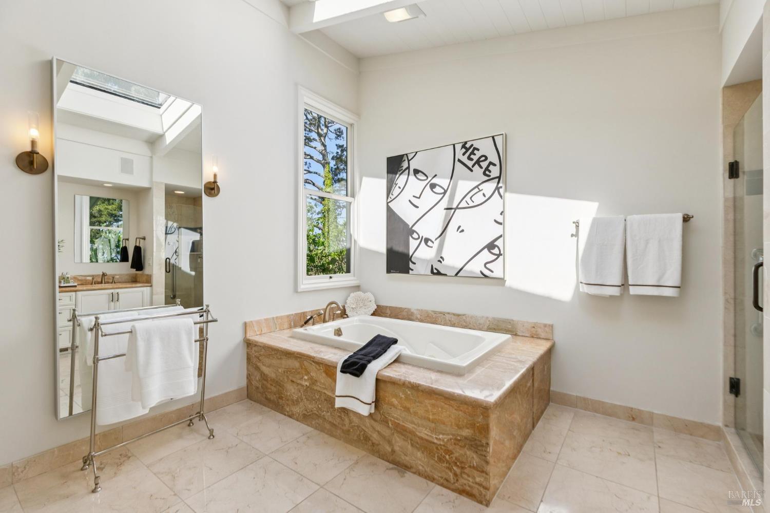 Detail Gallery Image 23 of 54 For 17 Tanfield Rd, Tiburon,  CA 94920 - 5 Beds | 5 Baths