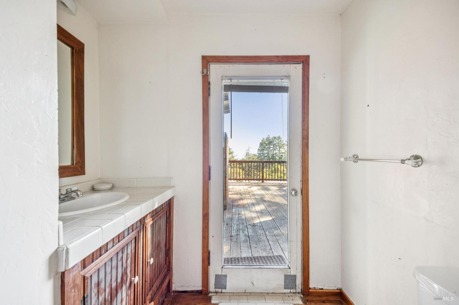 Detail Gallery Image 24 of 50 For 141 Edison Ave, Corte Madera,  CA 94925 - 2 Beds | 1/1 Baths