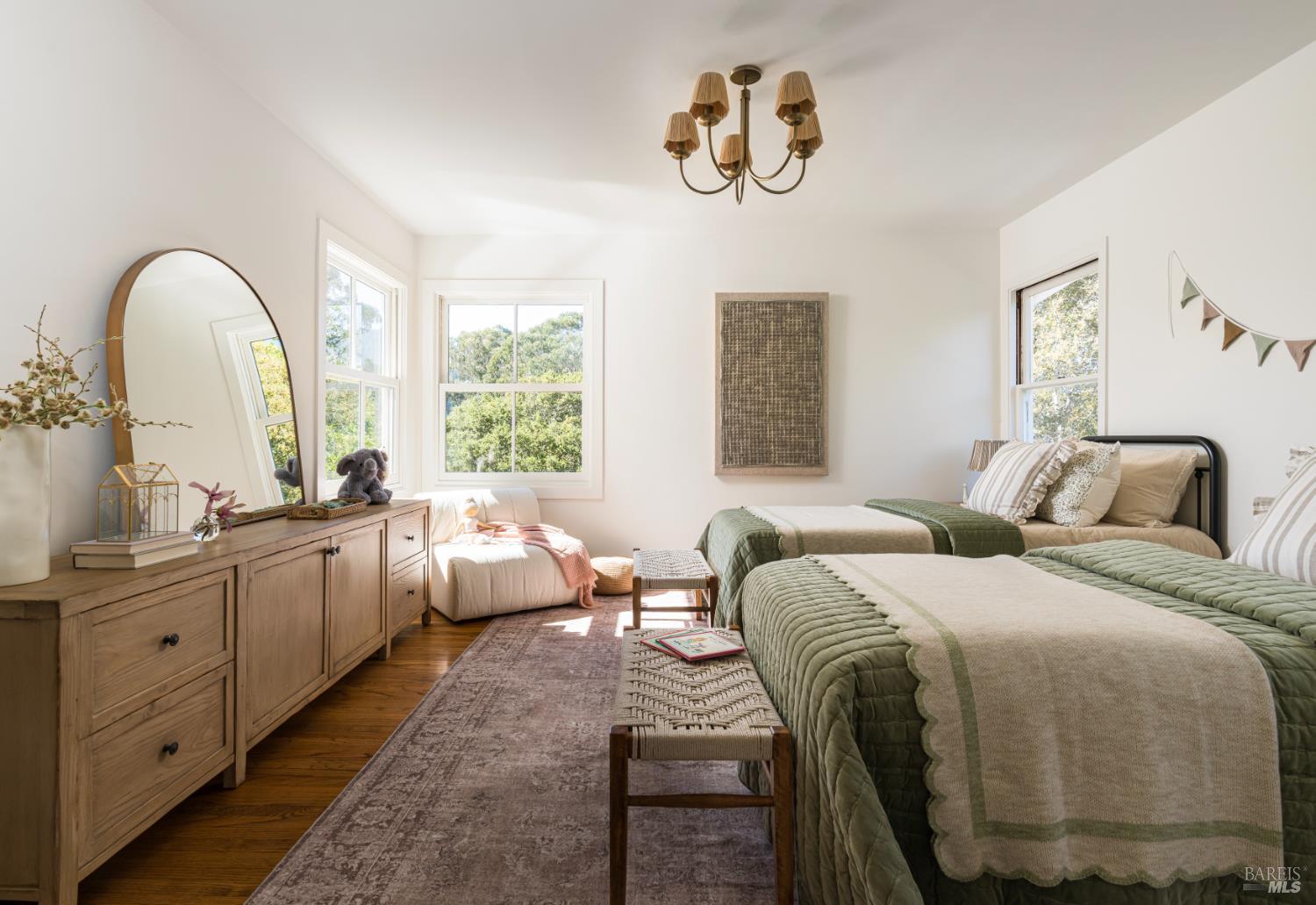 Detail Gallery Image 29 of 59 For 14 Skyland Way, Ross,  CA 94957 - 5 Beds | 4/1 Baths