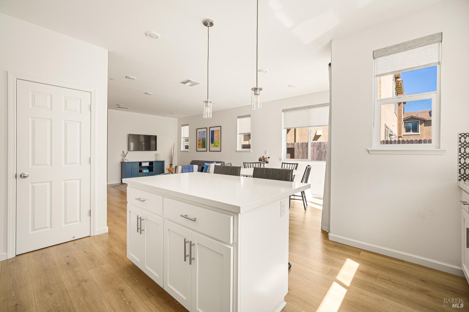 Detail Gallery Image 14 of 48 For 938 Fruit Stand Cir, Vacaville,  CA 95688 - 4 Beds | 4 Baths