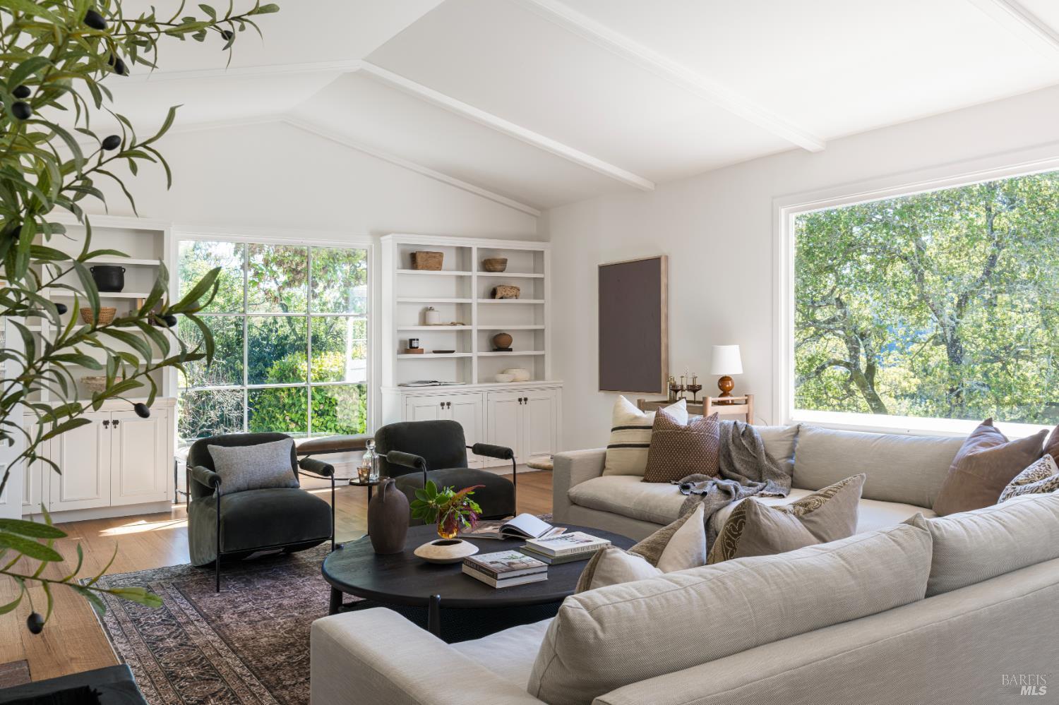 Detail Gallery Image 8 of 59 For 14 Skyland Way, Ross,  CA 94957 - 5 Beds | 4/1 Baths