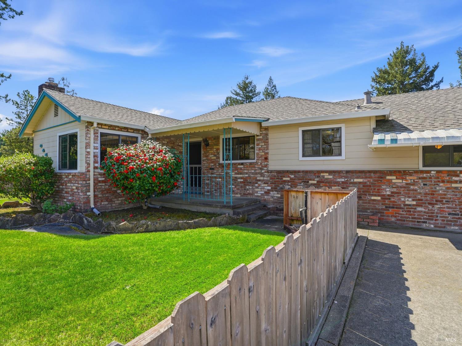 Detail Gallery Image 8 of 57 For 645 Speers Rd, Santa Rosa,  CA 95409 - 3 Beds | 2/1 Baths