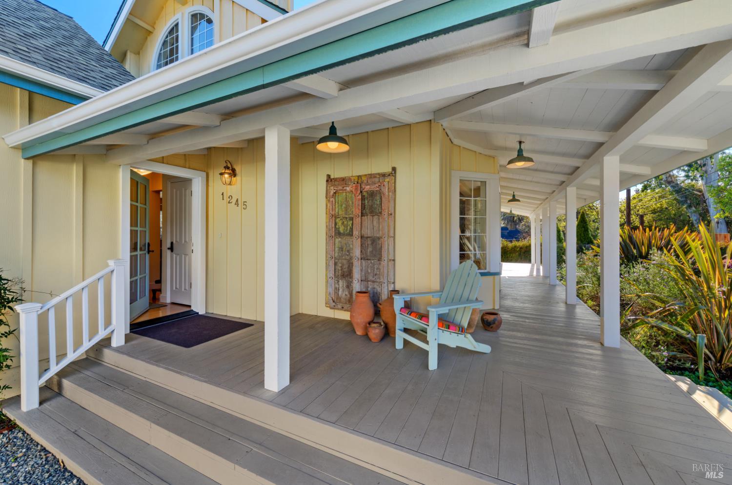 Detail Gallery Image 2 of 47 For 1245 Castle Rd, Sonoma,  CA 95476 - 2 Beds | 4/1 Baths