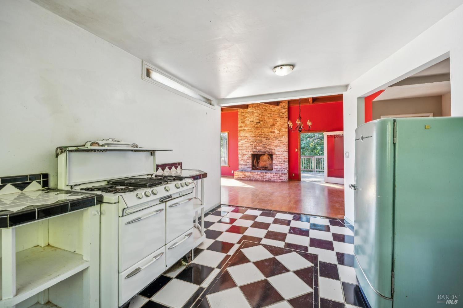 Detail Gallery Image 17 of 50 For 141 Edison Ave, Corte Madera,  CA 94925 - 2 Beds | 1/1 Baths