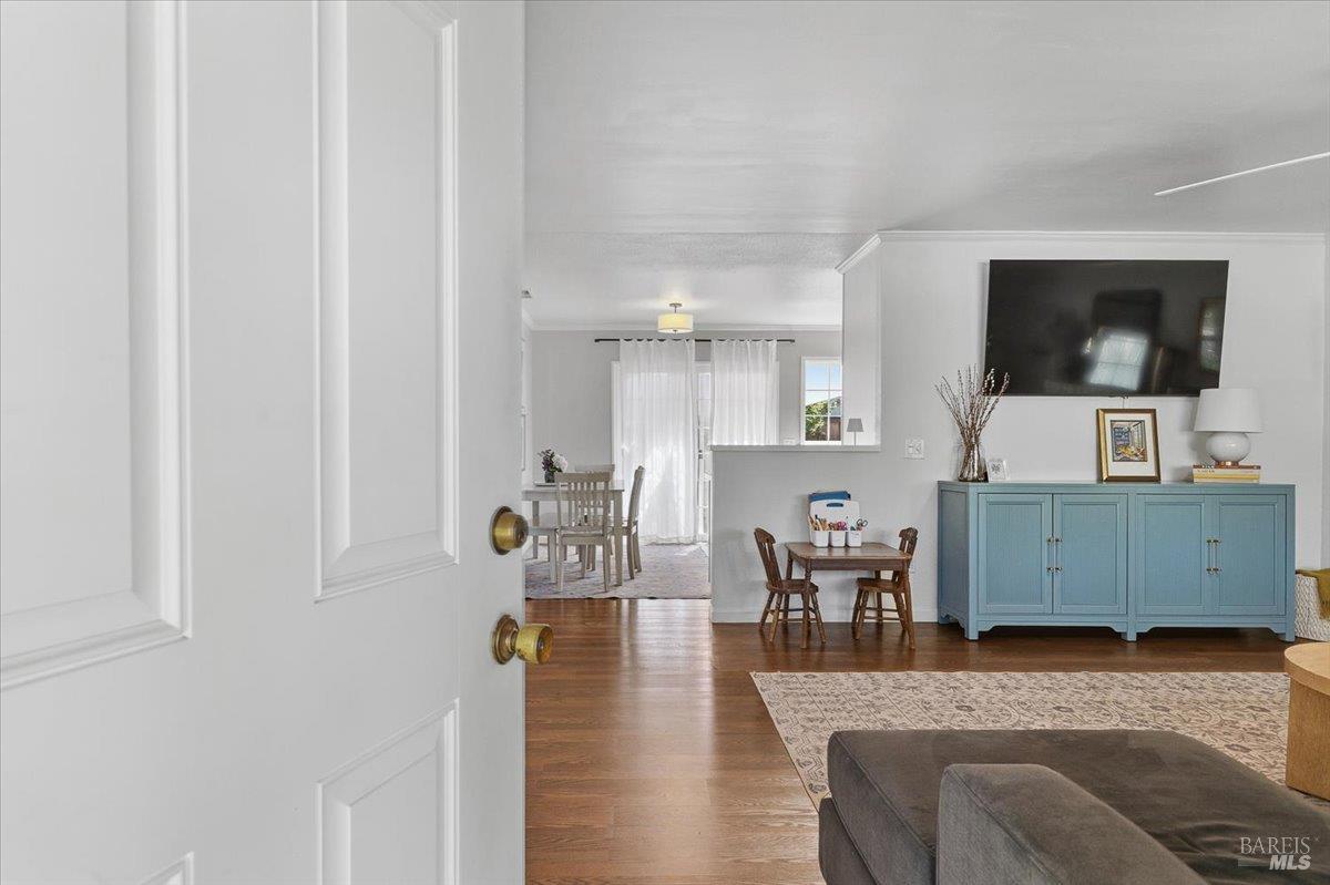 Detail Gallery Image 3 of 25 For 6900 Montecito Blvd, Santa Rosa,  CA 95409 - 3 Beds | 2 Baths