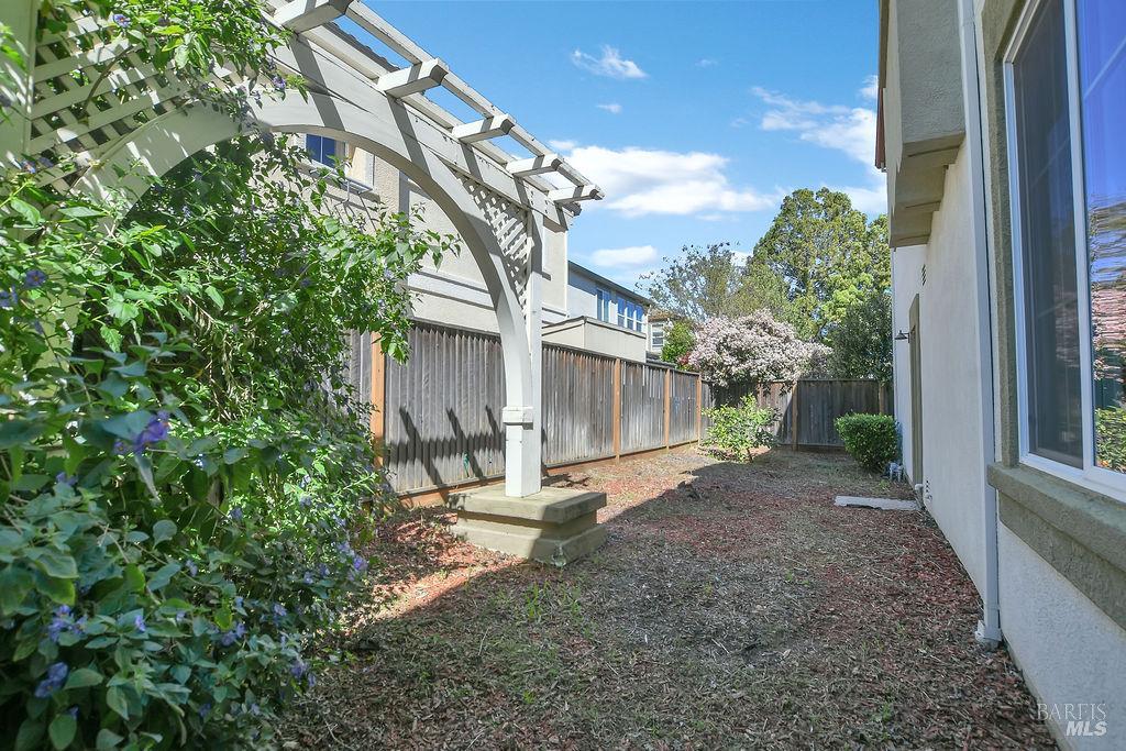 Detail Gallery Image 32 of 34 For 118 Refosco Ct, Vacaville,  CA 95687 - 4 Beds | 2/1 Baths