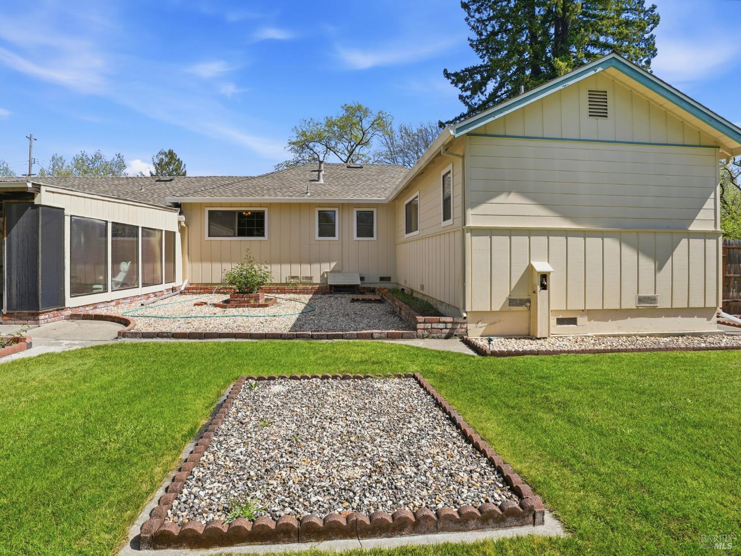 Detail Gallery Image 37 of 57 For 645 Speers Rd, Santa Rosa,  CA 95409 - 3 Beds | 2/1 Baths