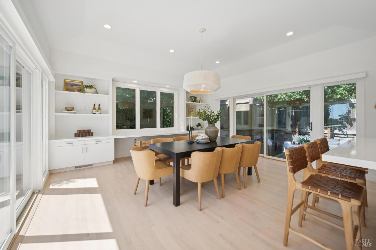 Detail Gallery Image 11 of 42 For 55 Upper North Ter, Tiburon,  CA 94920 - 4 Beds | 3 Baths