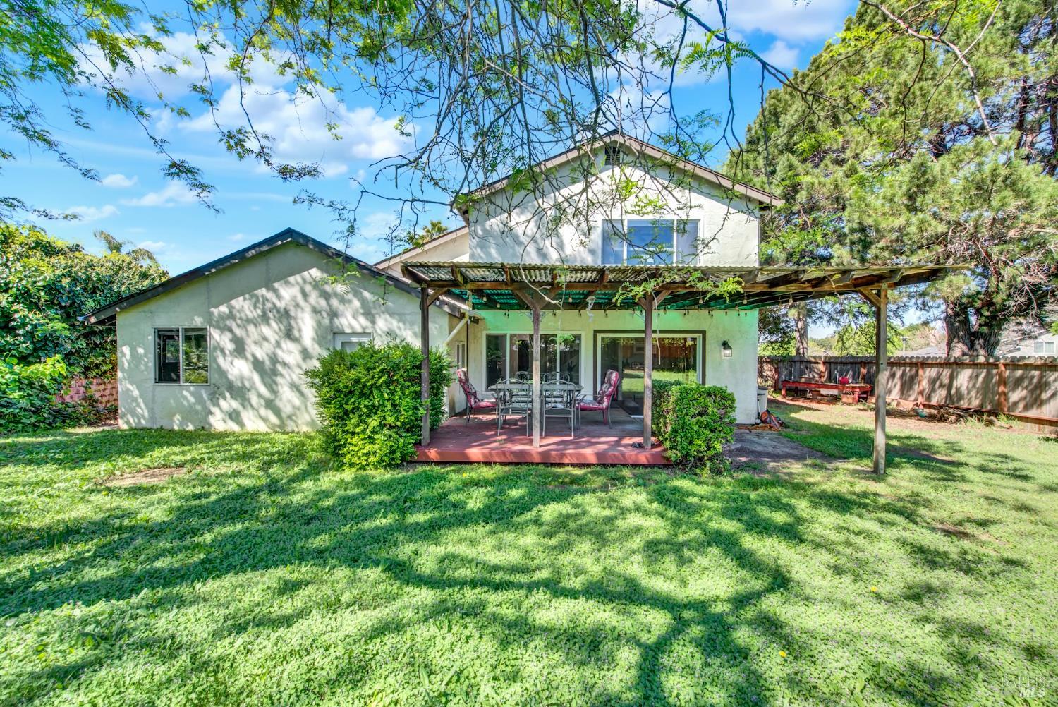 Detail Gallery Image 4 of 36 For 460 Turner Dr, Benicia,  CA 94510 - 3 Beds | 1/1 Baths