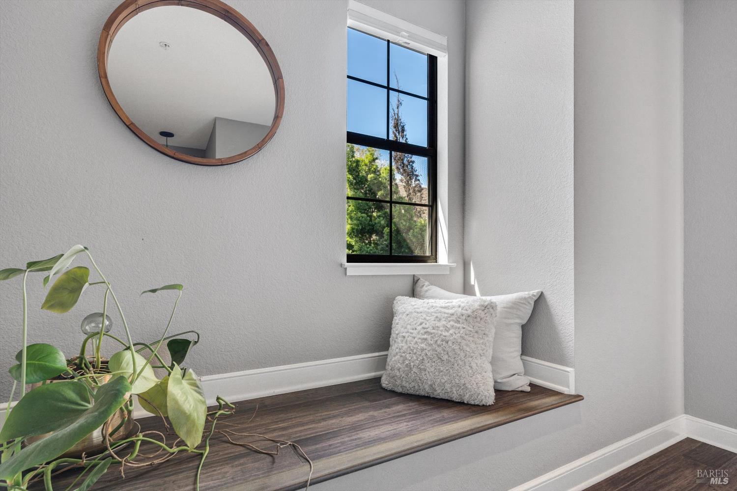 Detail Gallery Image 16 of 38 For 346 Piper St, Healdsburg,  CA 95448 - 2 Beds | 1/1 Baths