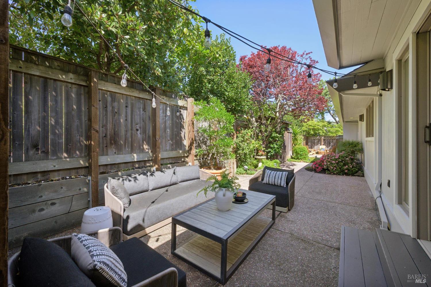 Detail Gallery Image 12 of 42 For 55 Upper North Ter, Tiburon,  CA 94920 - 4 Beds | 3 Baths