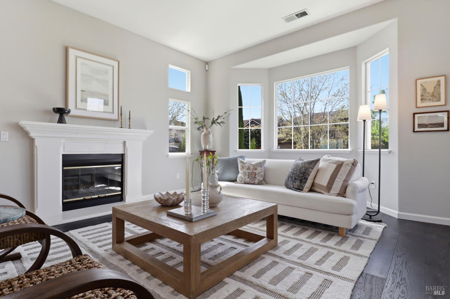 Detail Gallery Image 9 of 54 For 1043 Allen St, Petaluma,  CA 94954 - 4 Beds | 2 Baths