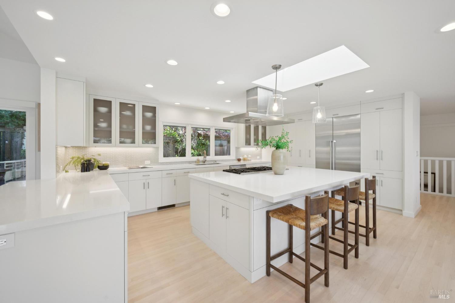 Detail Gallery Image 7 of 42 For 55 Upper North Ter, Tiburon,  CA 94920 - 4 Beds | 3 Baths