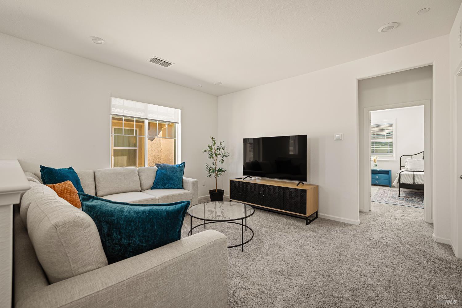 Detail Gallery Image 27 of 48 For 938 Fruit Stand Cir, Vacaville,  CA 95688 - 4 Beds | 4 Baths