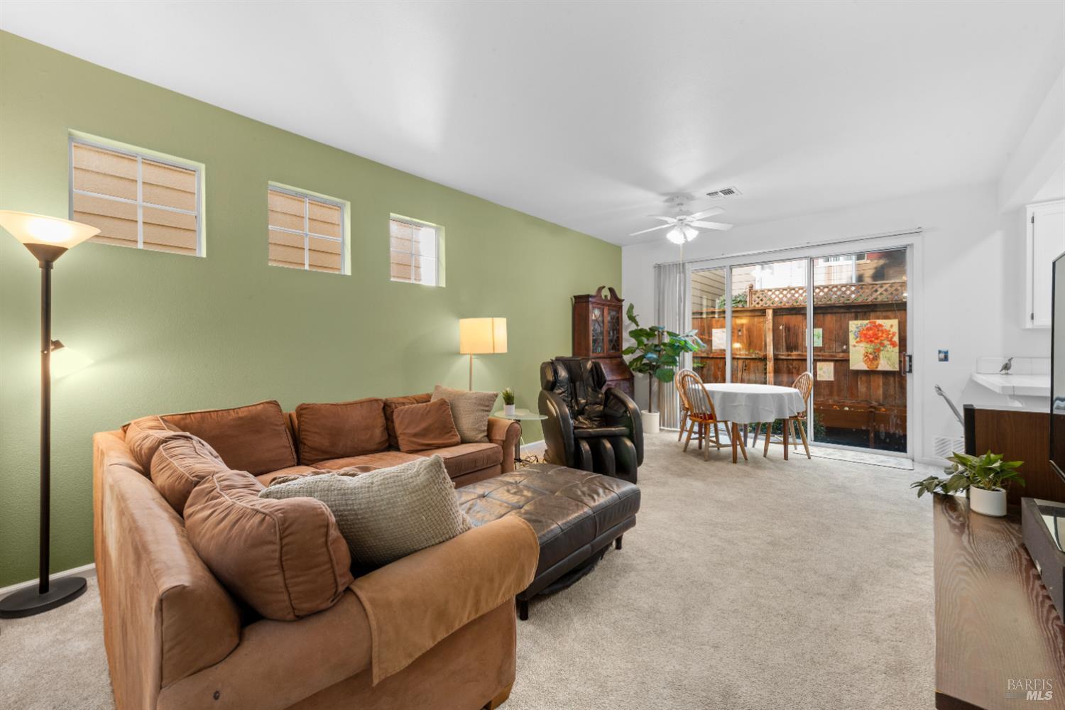 Detail Gallery Image 6 of 24 For 1028 Addison Cir, Petaluma,  CA 94952 - 3 Beds | 2/1 Baths