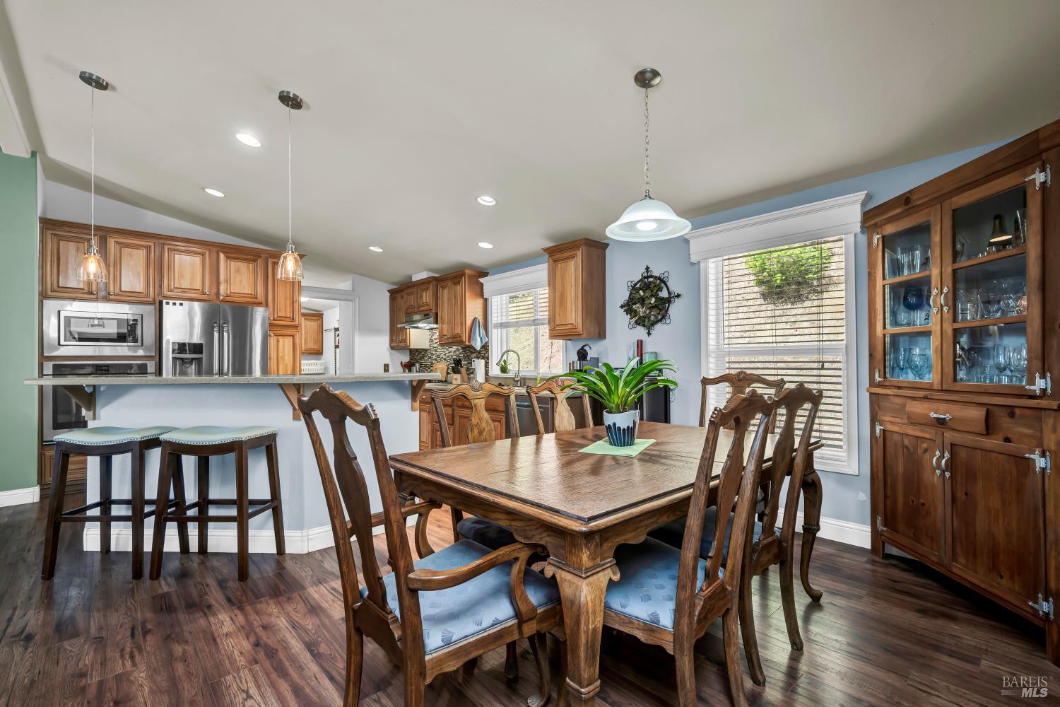 Detail Gallery Image 7 of 33 For 17120 Knollview Dr, Hidden Valley Lake,  CA 95467 - 3 Beds | 2 Baths