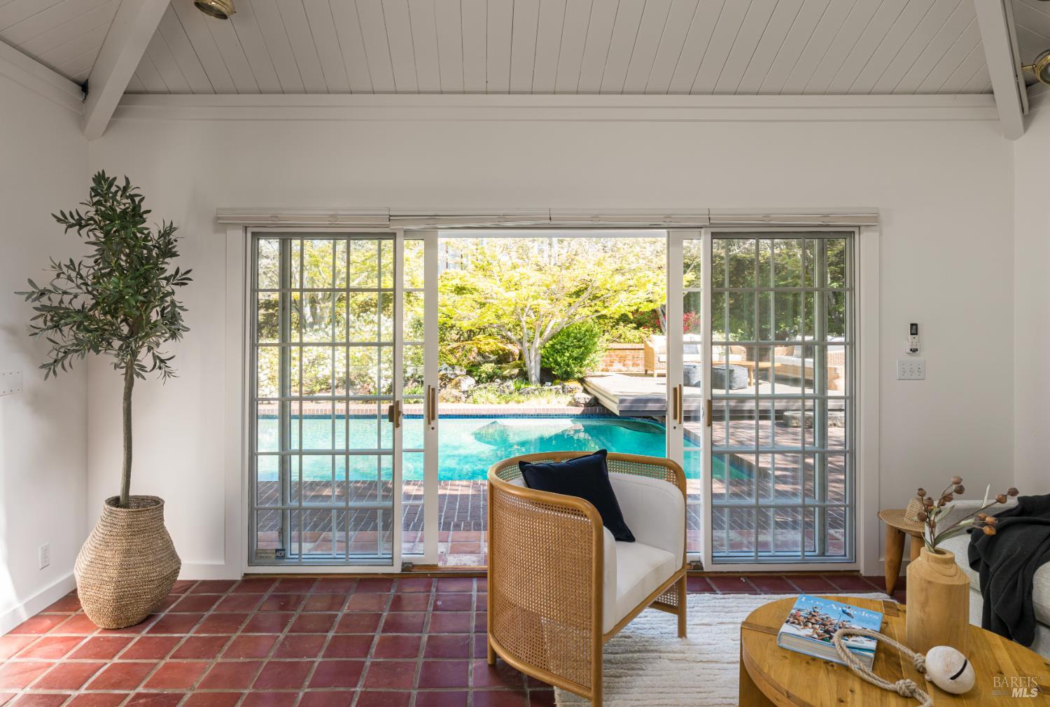 Detail Gallery Image 41 of 59 For 14 Skyland Way, Ross,  CA 94957 - 5 Beds | 4/1 Baths