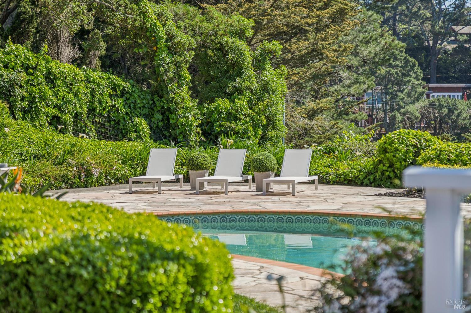 Detail Gallery Image 44 of 54 For 17 Tanfield Rd, Tiburon,  CA 94920 - 5 Beds | 5 Baths