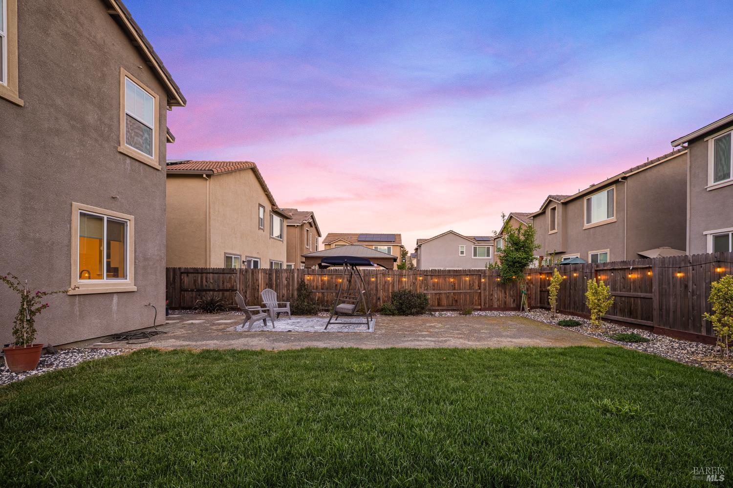 Detail Gallery Image 5 of 48 For 938 Fruit Stand Cir, Vacaville,  CA 95688 - 4 Beds | 4 Baths