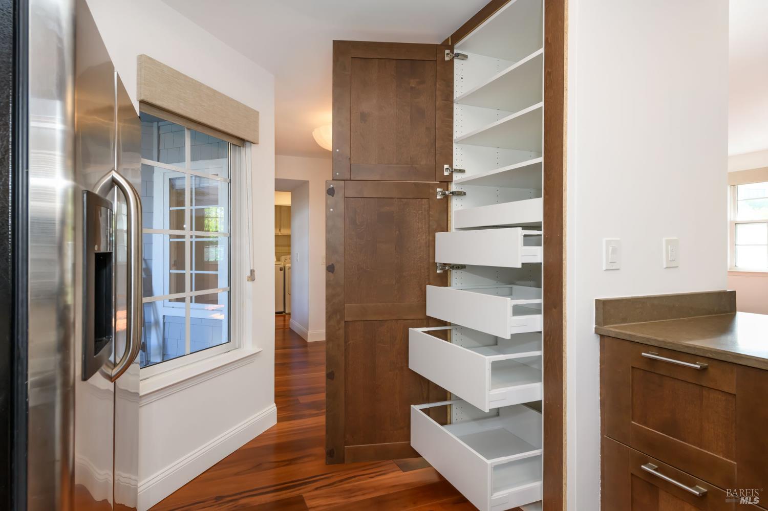 Detail Gallery Image 9 of 34 For 8 Mariners Cir, San Rafael,  CA 94903 - 2 Beds | 2 Baths