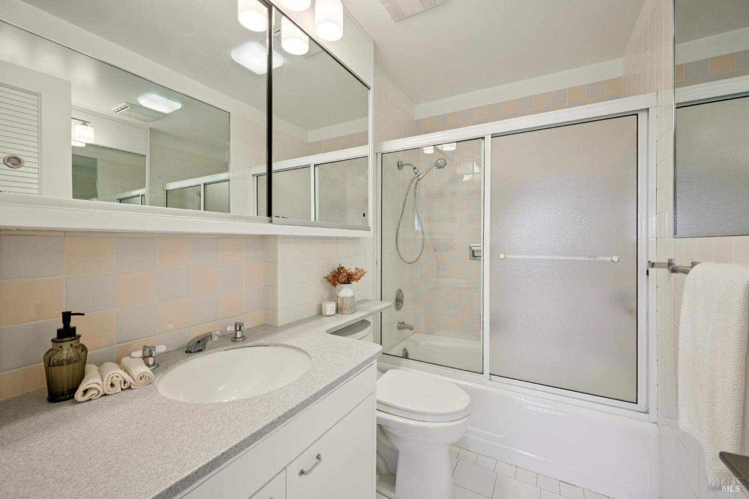 Detail Gallery Image 26 of 42 For 55 Upper North Ter, Tiburon,  CA 94920 - 4 Beds | 3 Baths