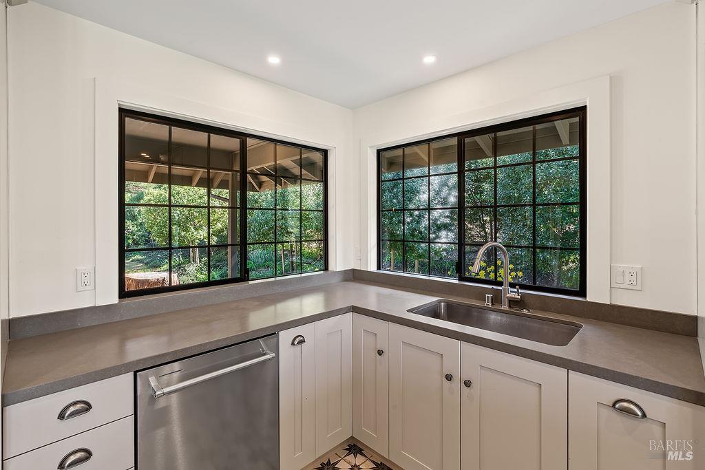 Detail Gallery Image 18 of 58 For 549 Catherine Ct, Santa Rosa,  CA 95409 - 3 Beds | 2/1 Baths