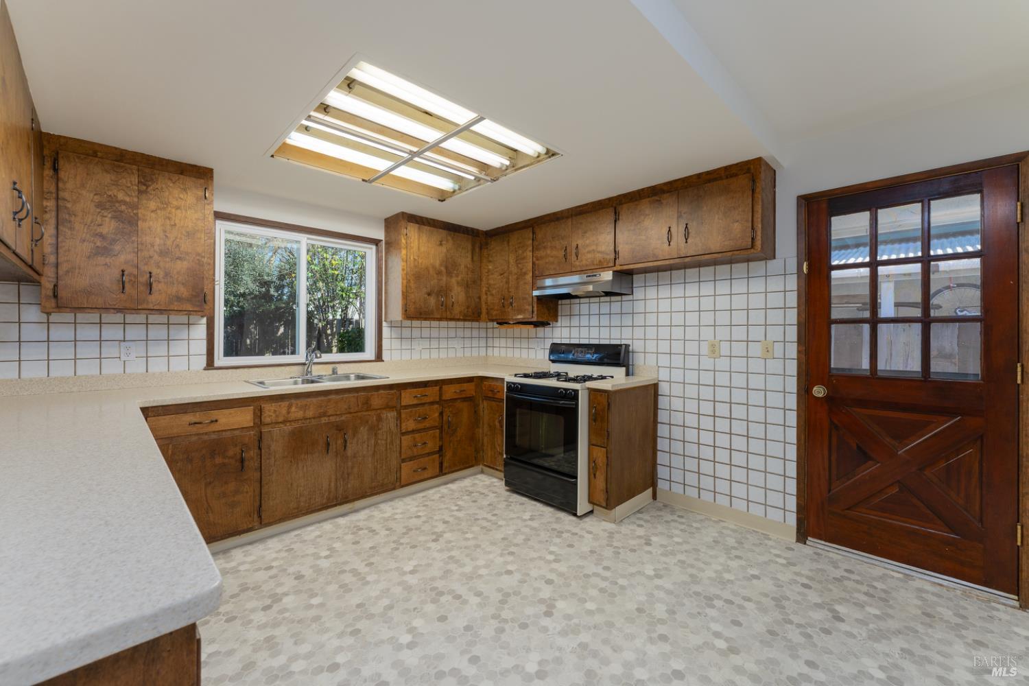 Detail Gallery Image 7 of 29 For 1339 Laurel Ave, Ukiah,  CA 95482 - 3 Beds | 2 Baths