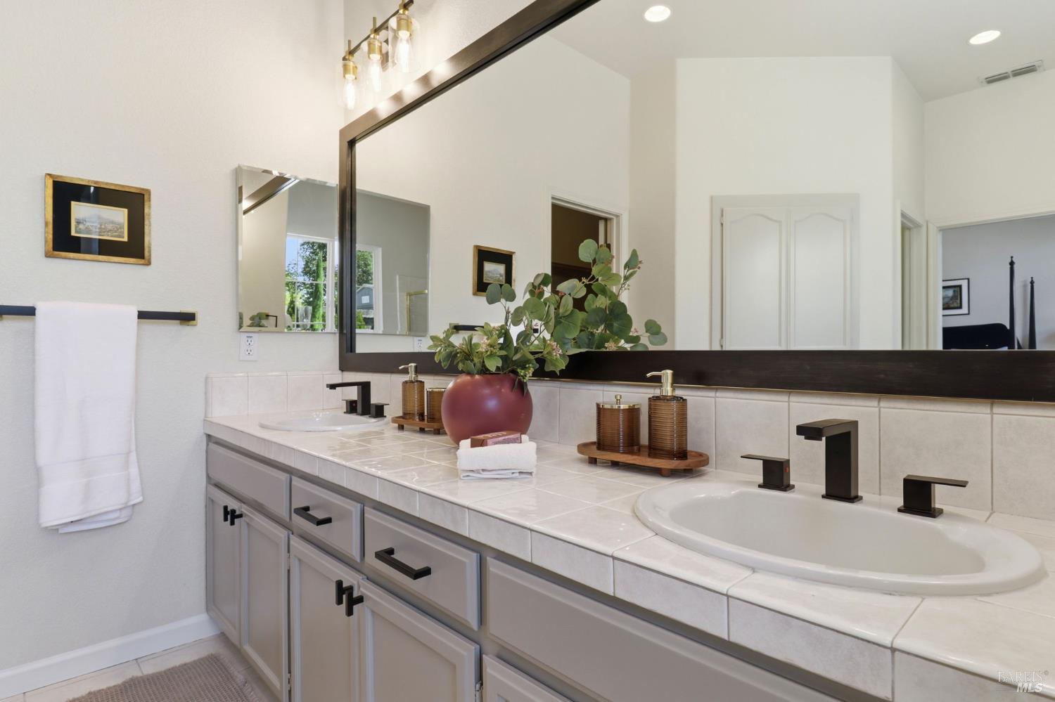 Detail Gallery Image 38 of 54 For 1043 Allen St, Petaluma,  CA 94954 - 4 Beds | 2 Baths