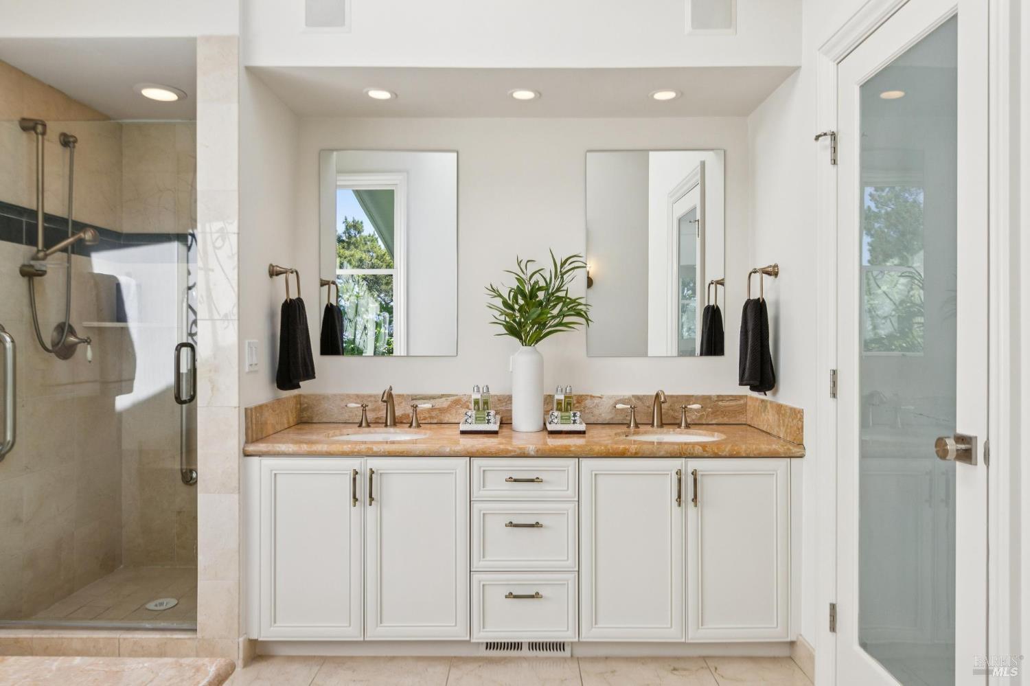 Detail Gallery Image 24 of 54 For 17 Tanfield Rd, Tiburon,  CA 94920 - 5 Beds | 5 Baths